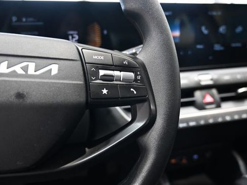 Used 2025 Kia K4 LXS image 23