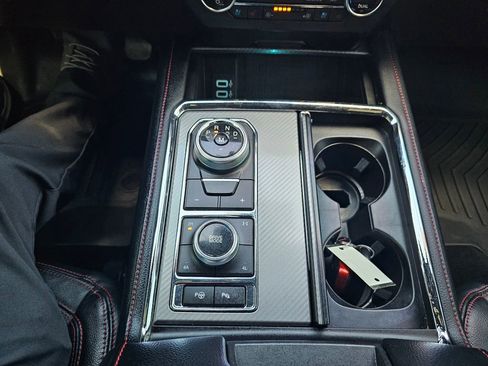 Used 2019 Ford Expedition Limited w/ Equipment Group 303A AWD/4WD image 30