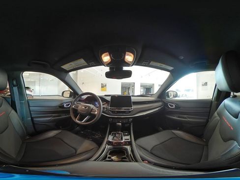 Used 2025 Jeep Compass Trailhawk AWD/4WD image 42