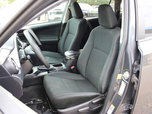 Used 2018 Toyota RAV4 LE w/ All Weather Liner Package FWD image 10