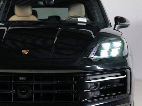 Used 2025 Porsche Cayenne image 26