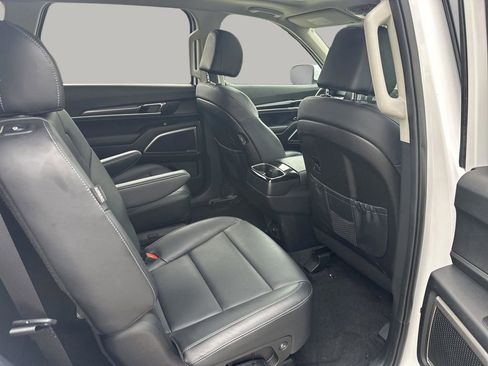Used 2025 Kia Telluride S FWD image 12