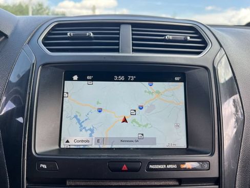 Used 2018 Ford Explorer XLT w/ Equipment Group 202A AWD/4WD image 22