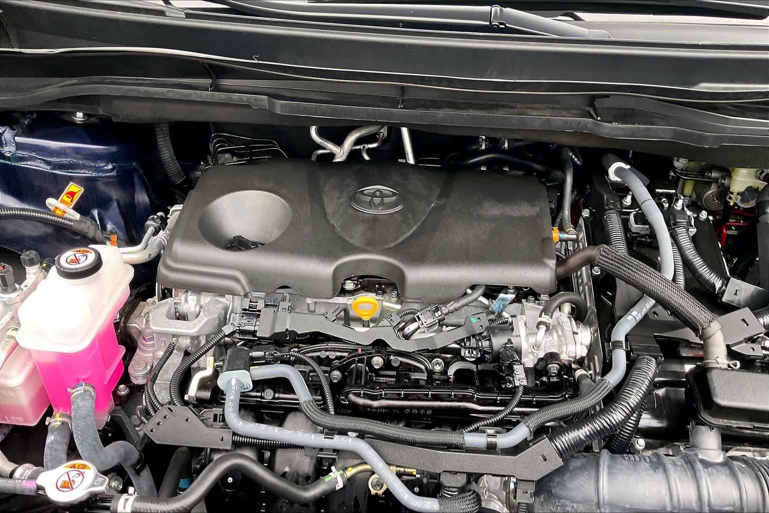 Used 2025 Toyota Sienna XLE FWD image 32