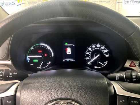 Certified 2024 Toyota Sienna XLE image 26