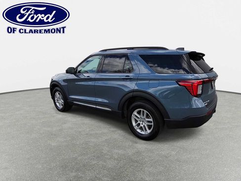 Used 2025 Ford Explorer Active AWD/4WD image 6