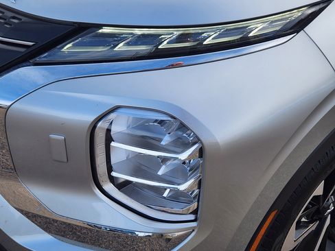 Used 2022 Mitsubishi Outlander ES image 5