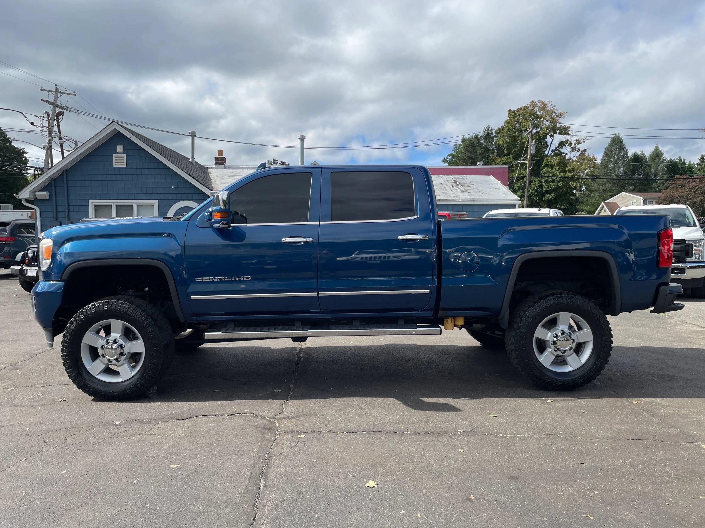 Used 2016 GMC Sierra 2500 Denali w/ Duramax Plus Package AWD/4WD image 2