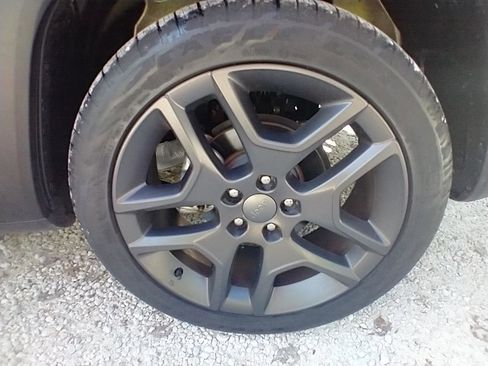 Used 2021 Jeep Renegade Latitude FWD image 14