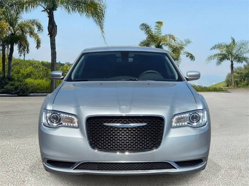 Used 2023 Chrysler 300 Touring RWD image 3