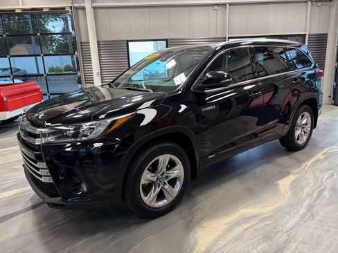 Used 2018 Toyota Highlander Limited AWD/4WD image 38