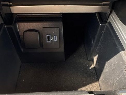 Used 2023 Ford Explorer XLT w/ Equipment Group 202A AWD/4WD image 24