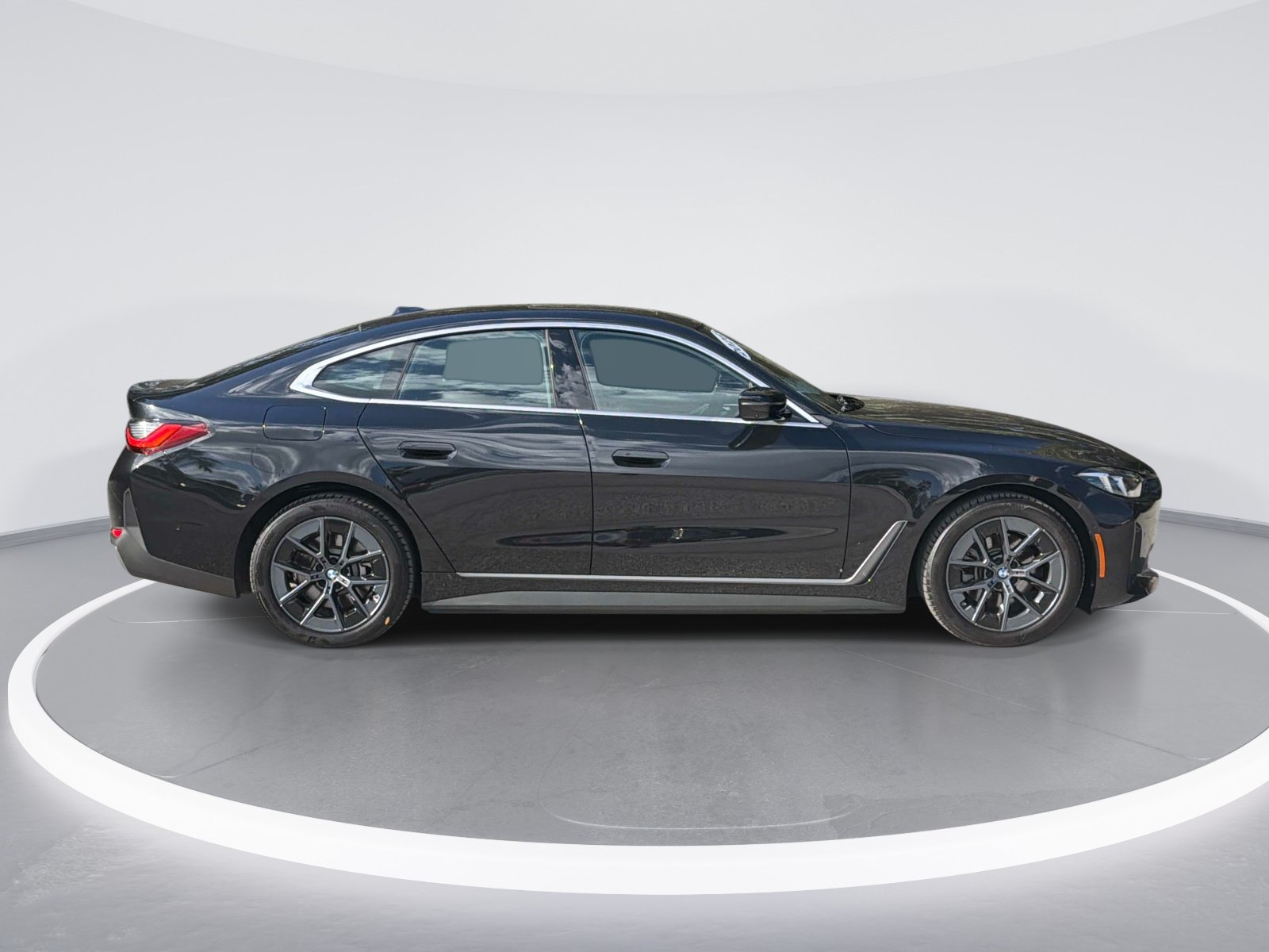 Used 2026 BMW i4 eDrive40 w/ Premium Package RWD image 2