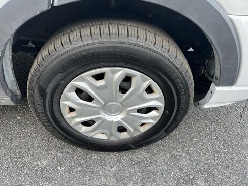 Used 2023 Ford Transit 350 XLT image 23