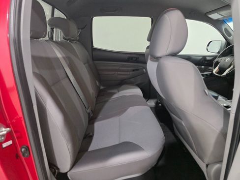 Used 2015 Toyota Tacoma Base image 23
