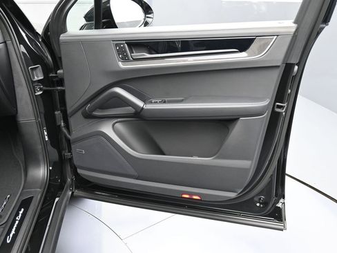 New 2026 Porsche Cayenne Turbo AWD/4WD image 30