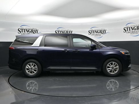 Used 2023 Kia Carnival LX FWD image 8
