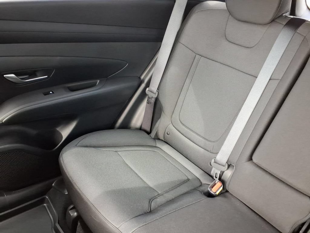 Used 2026 Hyundai Tucson SE FWD image 16