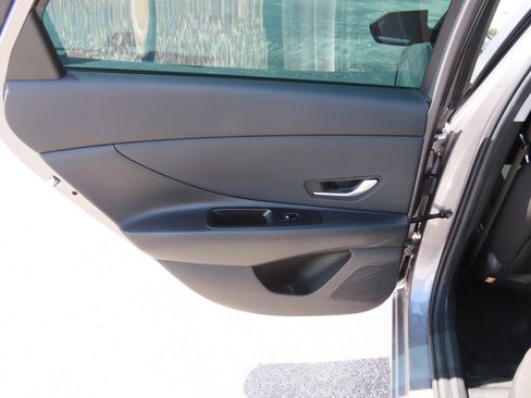 Used 2024 Hyundai Elantra SEL w/ Convenience Package image 16