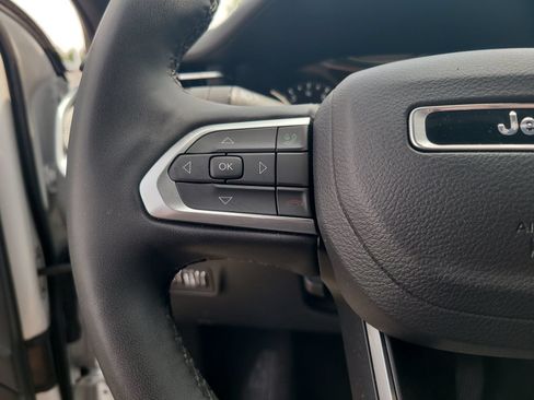 Used 2025 Jeep Compass Limited AWD/4WD image 14