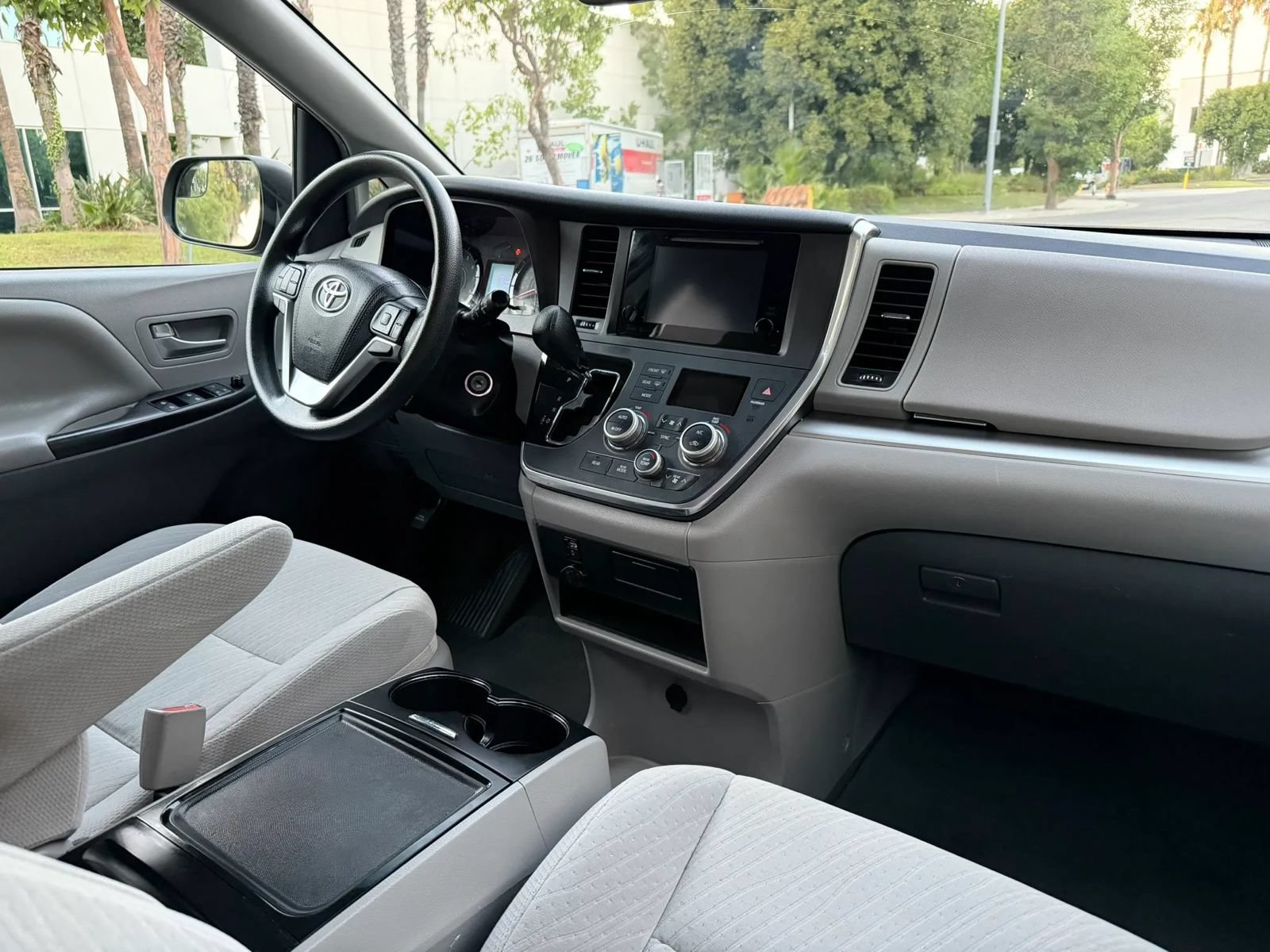 Used 2017 Toyota Sienna LE FWD image 11
