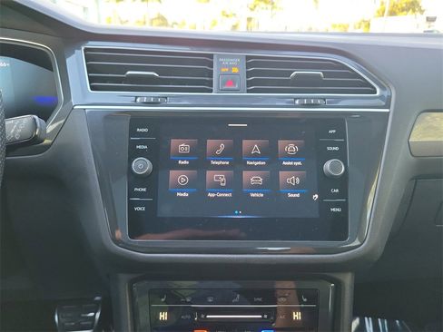 Used 2024 Volkswagen Tiguan SE R-Line image 22