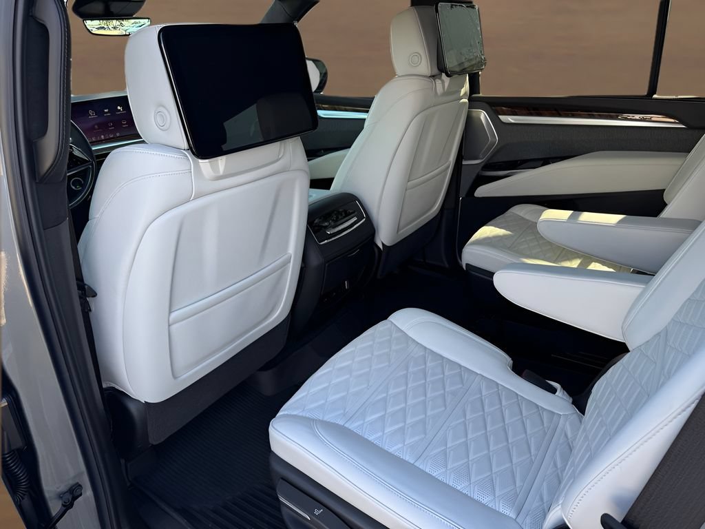 Certified 2026 Cadillac Escalade Platinum Sport w/ LPO, ONYX Package AWD/4WD image 19