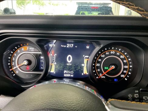 Used 2025 Jeep Wrangler Unlimited Sahara AWD/4WD image 7