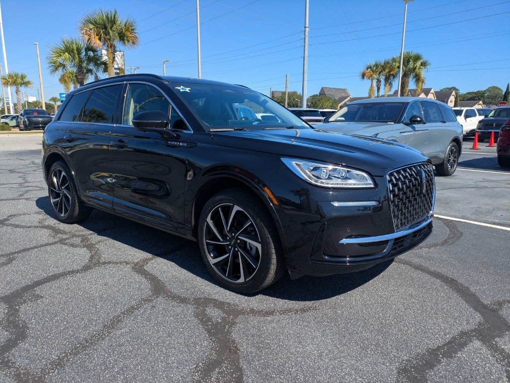 Used 2025 Lincoln Corsair Grand Touring w/ Equipment Group 301A AWD/4WD image 2