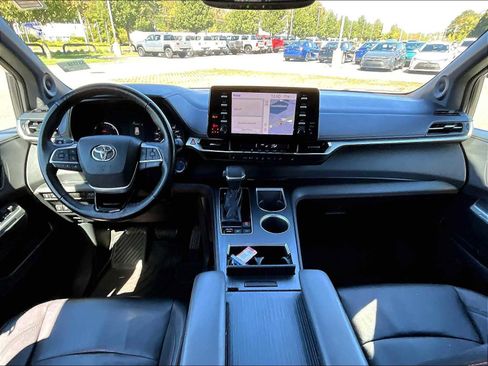 Used 2021 Toyota Sienna XSE image 22