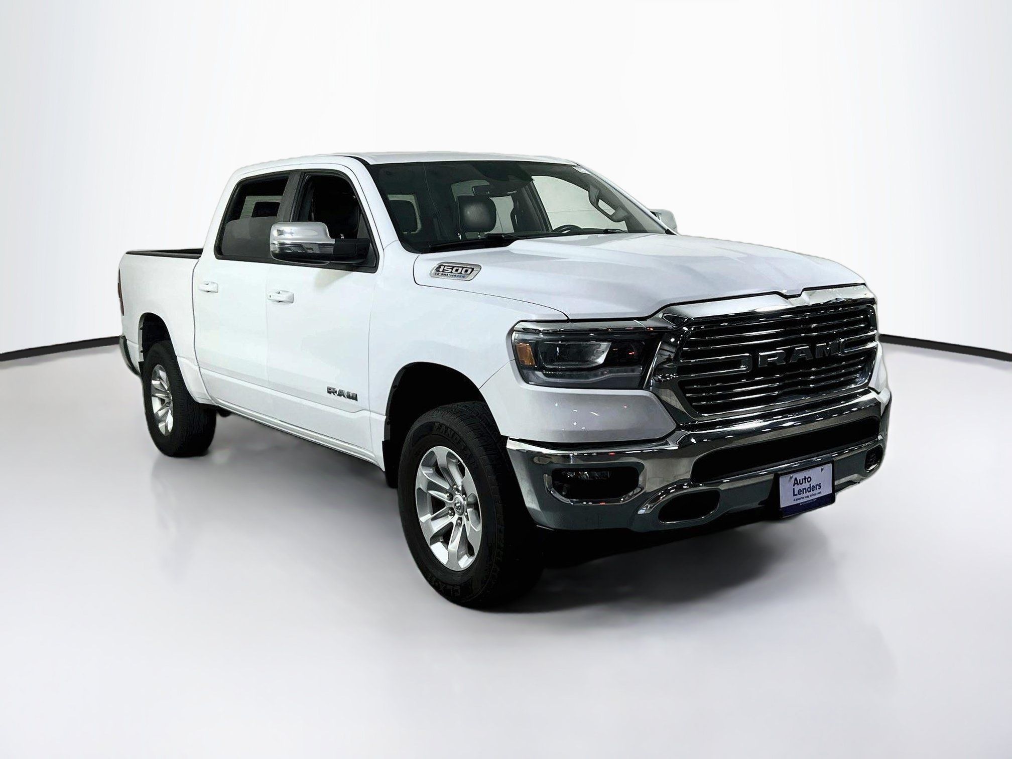 Used 2023 RAM 1500 Laramie AWD/4WD image 3