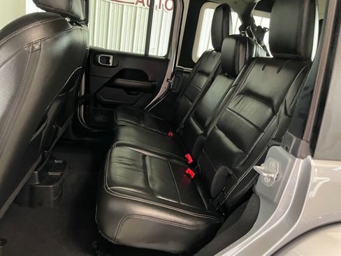 Used 2018 Jeep Wrangler Unlimited Sahara w/ Uconnect 4C Nav & Sound Group AWD/4WD image 23