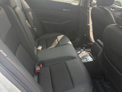 Used 2019 Nissan Altima 2.5 SR FWD image 9