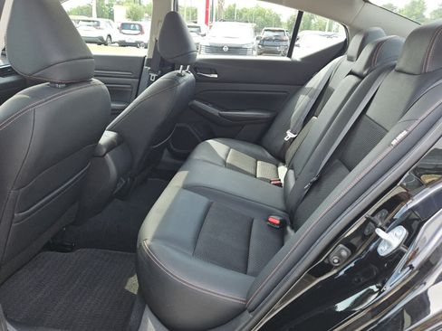 Used 2021 Nissan Altima 2.5 SR w/ SR Premium Package FWD image 4