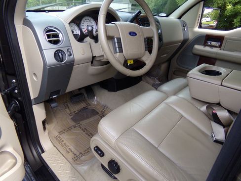 Used 2005 Ford F150 Lariat image 12