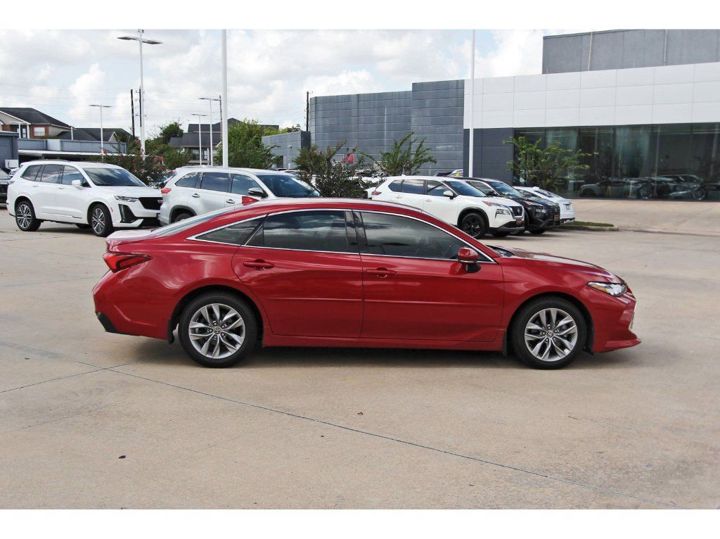 Used 2022 Toyota Avalon XLE FWD image 6
