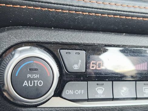 Used 2019 Nissan Kicks SR w/ SR Premium Package FWD image 17