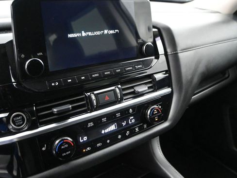 Used 2024 Nissan Pathfinder SL AWD/4WD image 4
