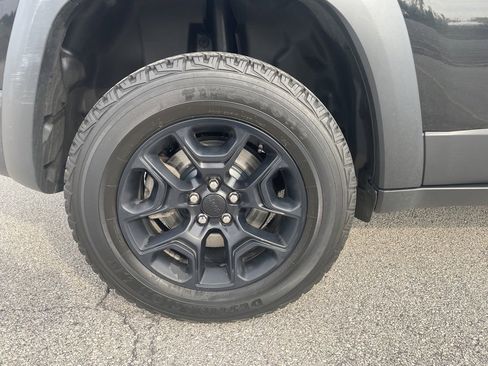 Used 2021 Jeep Cherokee Trailhawk w/ Trailer Tow Group image 34