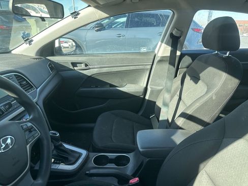 Used 2018 Hyundai Elantra SE image 8