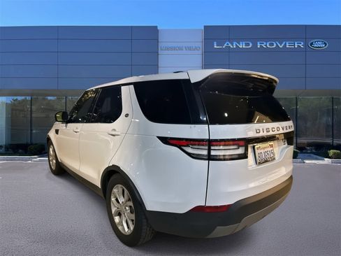 Used 2018 Land Rover Discovery SE image 3