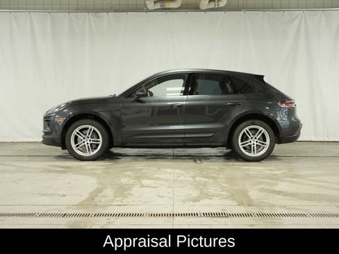Certified 2022 Porsche Macan image 2