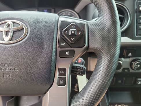Used 2019 Toyota Tacoma SR5 AWD/4WD image 16