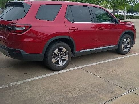 Used 2025 Honda Pilot EX-L image 3