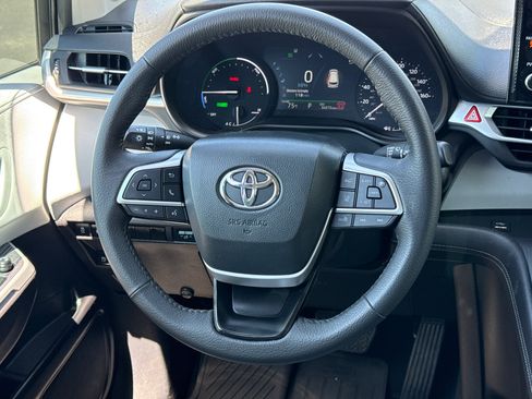 Certified 2025 Toyota Sienna XLE w/ XLE Plus Package AWD/4WD image 21