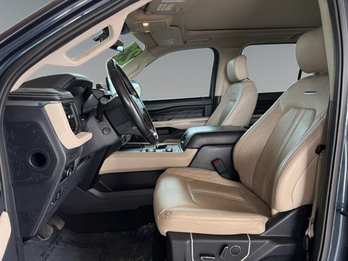 Used 2023 Ford Expedition Platinum AWD/4WD image 12