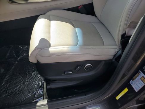 Used 2022 Genesis GV70 2.5T w/ Select Package image 22