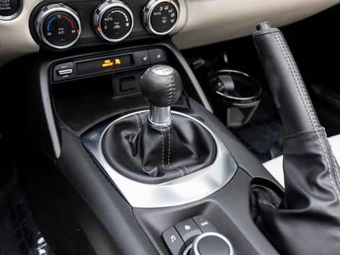 Used 2021 MAZDA MX-5 Miata RF Grand Touring w/ Weather Package image 17