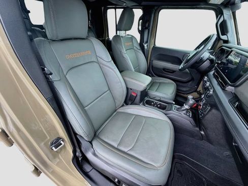 Used 2025 Jeep Gladiator Mojave AWD/4WD image 31