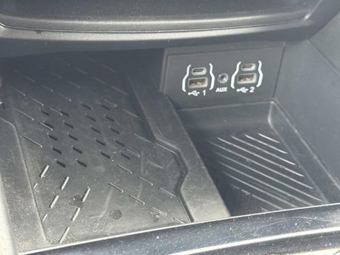 Used 2025 Chrysler Pacifica Limited FWD image 29